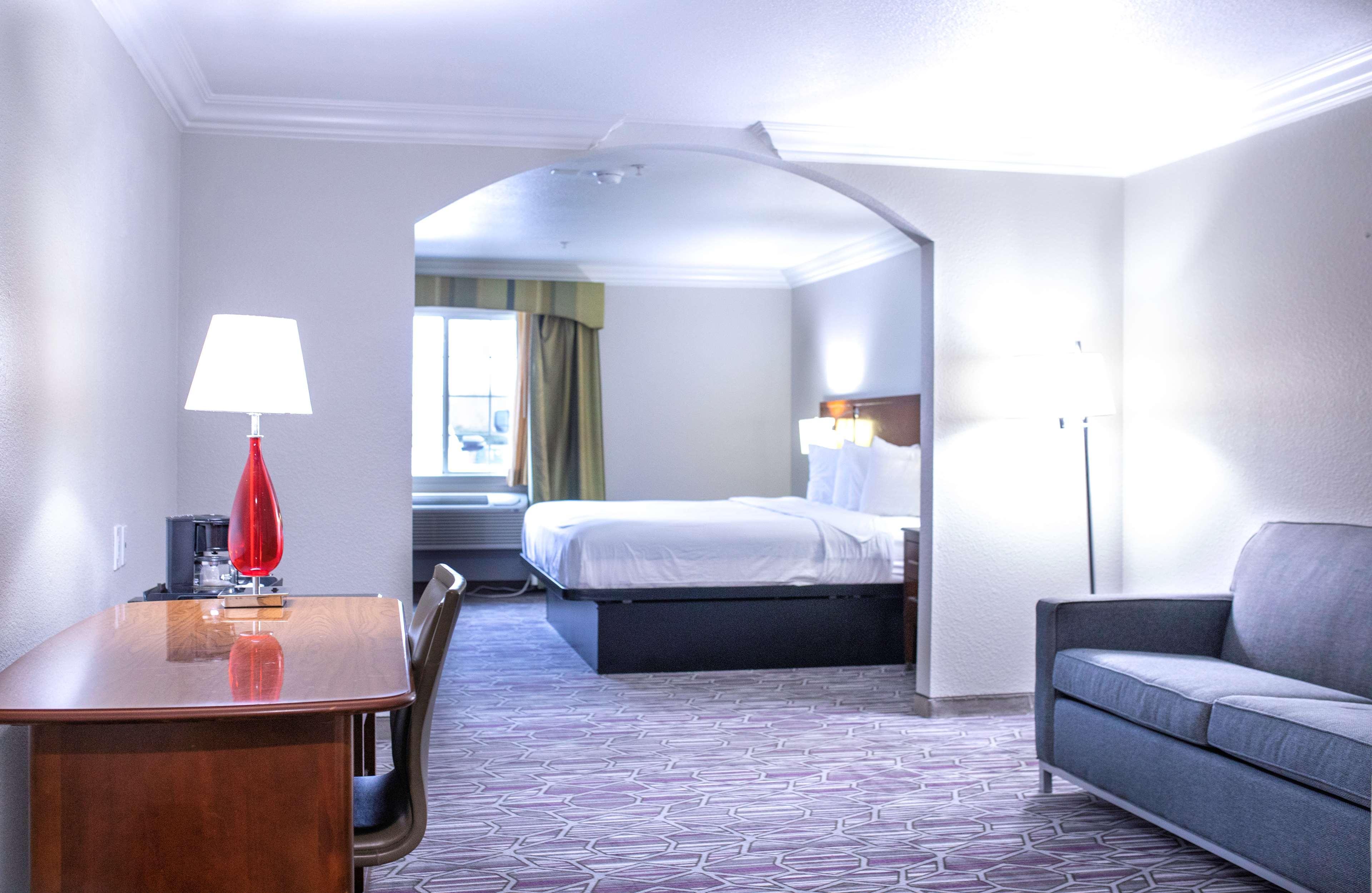 Surestay Plus By Best Western Fort Worth Benbrook Exteriér fotografie