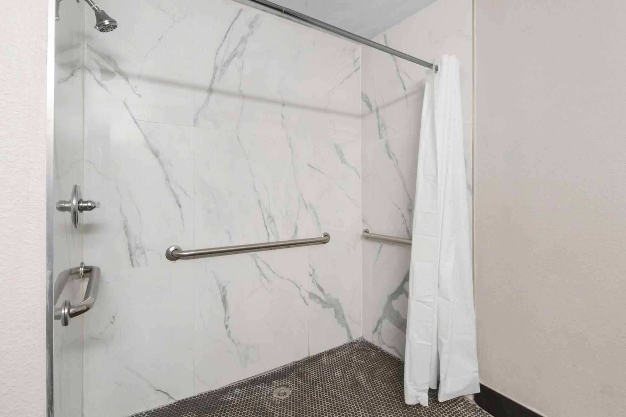 Surestay Plus By Best Western Fort Worth Benbrook Exteriér fotografie