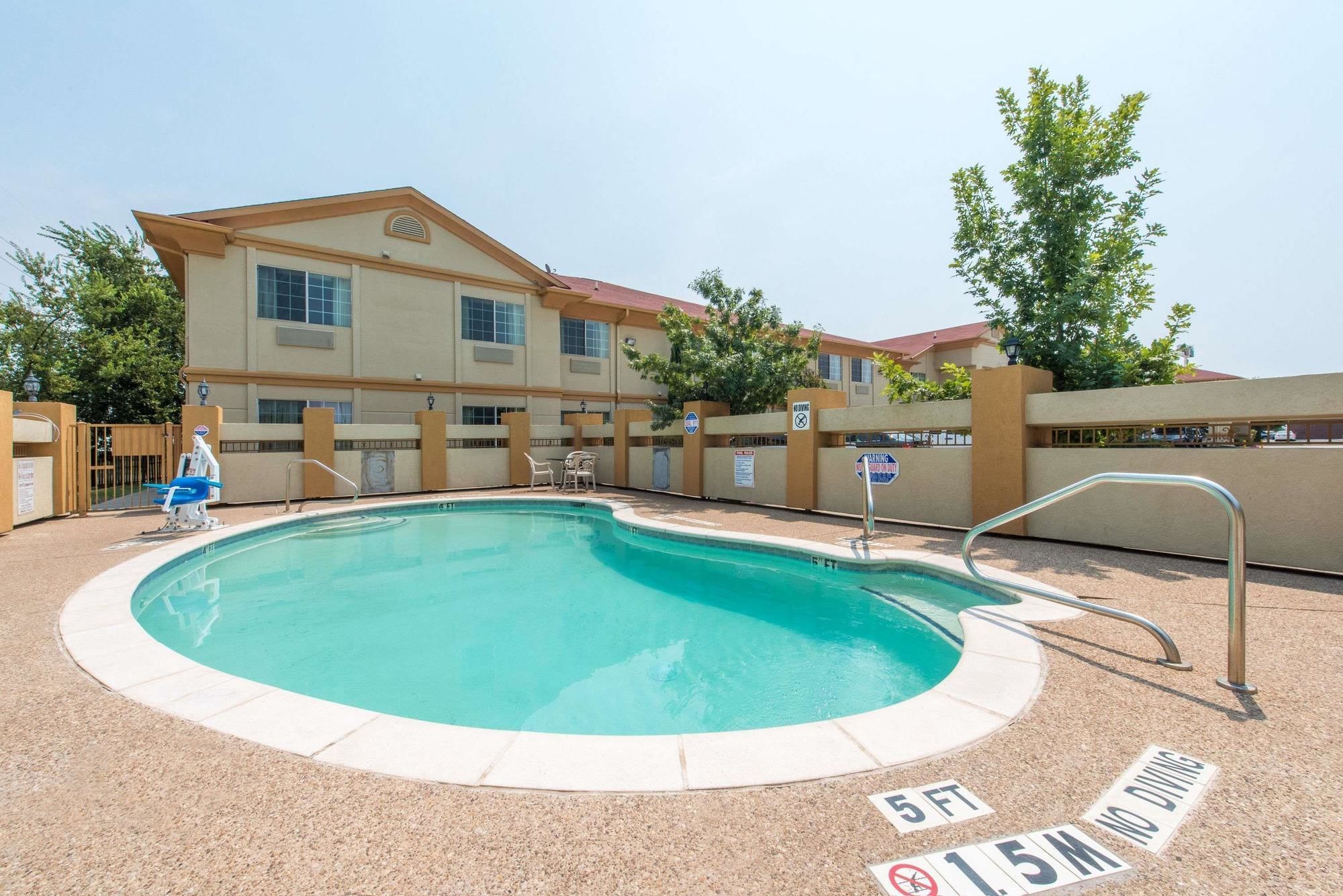 Surestay Plus By Best Western Fort Worth Benbrook Exteriér fotografie